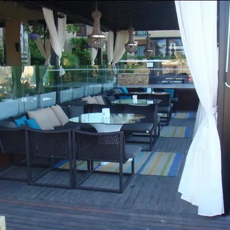 Oasis Vip Club, アパート